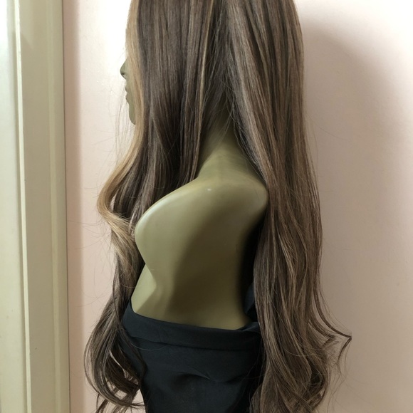 Long Beautiful Wig - Picture 2 of 7